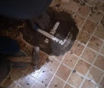布尔津卫生间漏水维修公司为您分享下卫生间渗水如何处理及注意事项